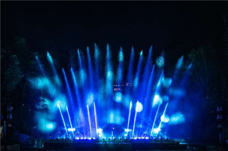 Ein faszinierendes Farbenspiel aus Licht- und Lasereffekten begleitet von musikalischen Highlights erwartet die Zuschauer.  Copyright: Dominik Ketz