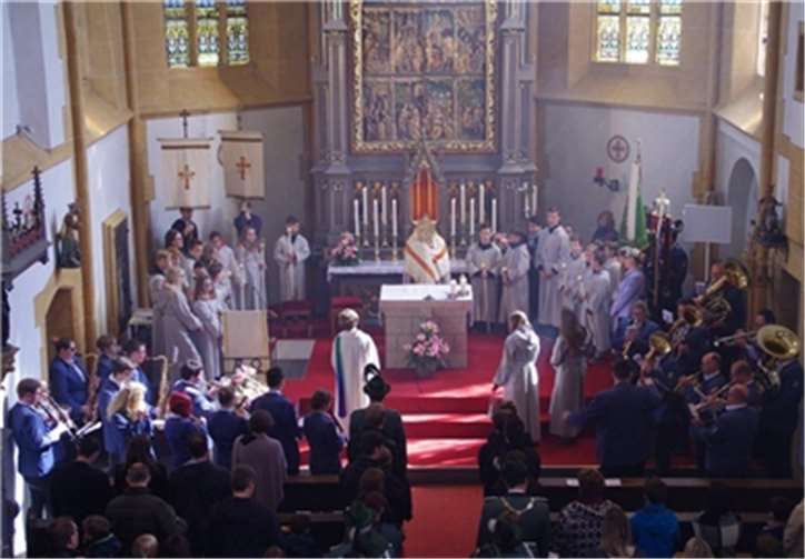 Ein feierliches Kirmeshochamt feierte die Gemeinde mit Pfarrer Rüdiger Kiefer.