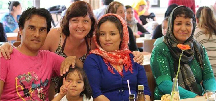 Ein freundliches Miteinander beim Café international. Privat