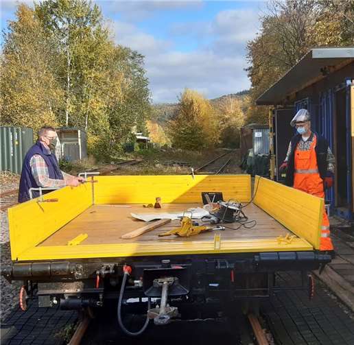 Ein für die regelmäßigen Streckenarbeiten wichtiger neuer Waggon mit Bordwänden konnte fertiggestellt werden. Fotos: Verein Brexbachtalbahn