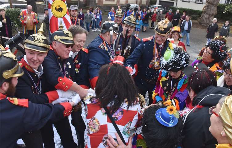 Ein furchtbarer Kampf entbrannte zwischen den angreifenden Möhnen und der Bürgerwehr.Fotos: HEP