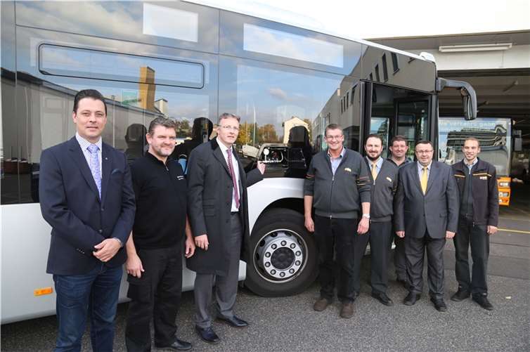 Erdgasbus auf der Karthause in Koblenz getestet Ein ganz besonderer Bus fuhr kürzlich hoch auf die Karthause. Fotos: evm Verkehrs GmbH