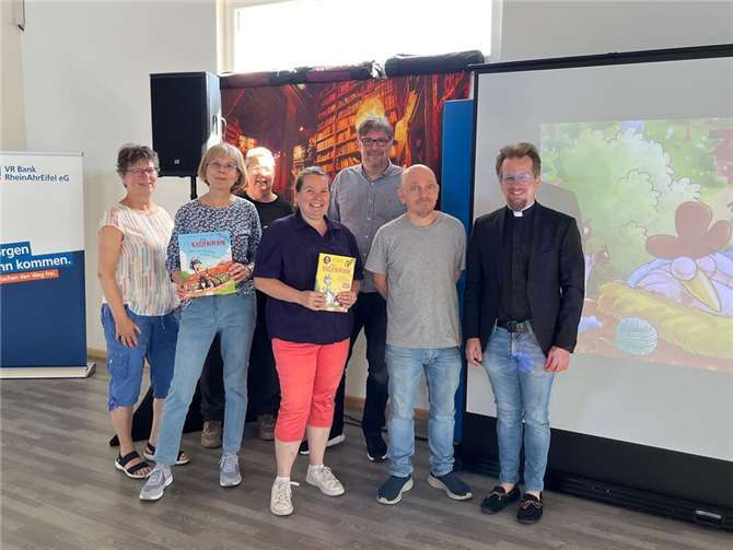 Ein ganz besonderer Höhepunkt erwartete die Kinder am 24. Juni 2025. Eine Lesung, organisiert von der Katholischen öffentlichen Bücherei Kripp, mit dem bekannten Schauspieler und Komiker Bernhard Hoëcker. Foto: privat