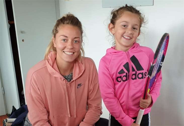 Ein ganz besonderes Erlebnis war für Zoe Bleffert das Training mit Profi-Spielerin Carina Witthöft. Foto: privat