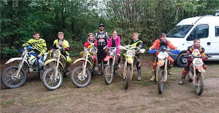 Fahrerlehrgang mit ehemaligem Weltmeister Marcus Schiffer Ein ganz besonderes Training bot der Mannschaftsweltmeister des Jahres 2012 Marcus Schiffer den Kindern und Jugendlichen des Motocross Club Plaidt. Fotos: privat