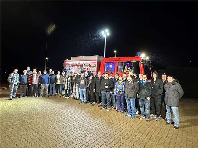 Ein ganz besonderes Weihnachtsgeschenk: „Großer Bahnhof“ zur Begrüßung des neuen Feuerwehrautos für die Freiwillige Feuerwehr Bell.  Foto: VG-Verwaltung Mendig/Stefan Pauly