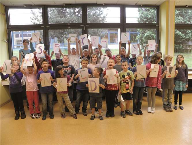 Ein ganz persönliches Dankeschön hatten sich die Kinder der Elisabeth-Schule für die Kreissparkasse einfallen lassen.Privat