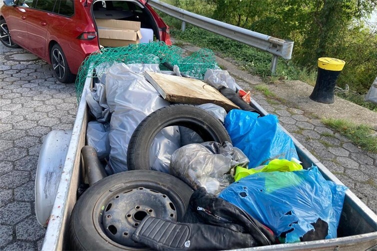 Ein ganzer Anhänger voll Müll ist schon weniger im Rhein... wie viel kann dieses Jahr gesammelt werden?Foto: RhineCleanup Erpel 2025