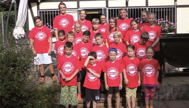 Ein gemeinsames Foto im offiziellen „Campshirt“ ließen sich die Teilnehmerinnen und Teilnehmer nicht entgehen. privat