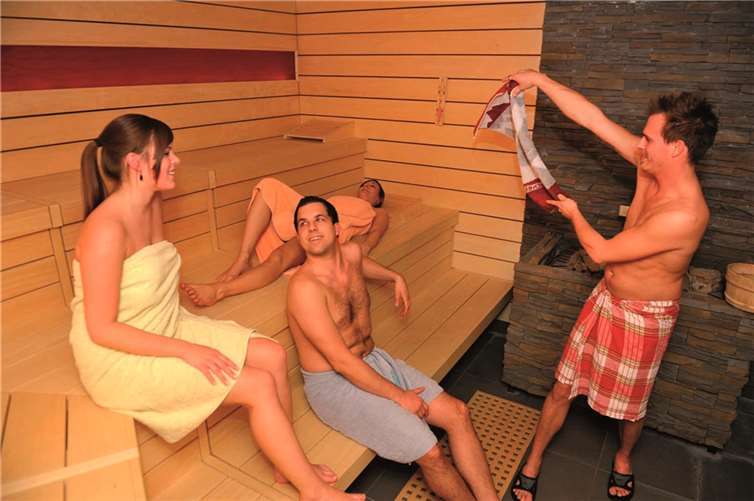 Ein gemütlicher Ausklang der Arbeitswoche ist jetzt bei den Aktions-Freitagen im Nettebad Mayen möglich. Peter Seydel