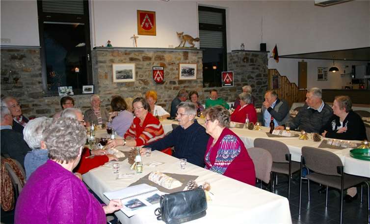 Ein gemütliches Beisamensein aller Senioren.