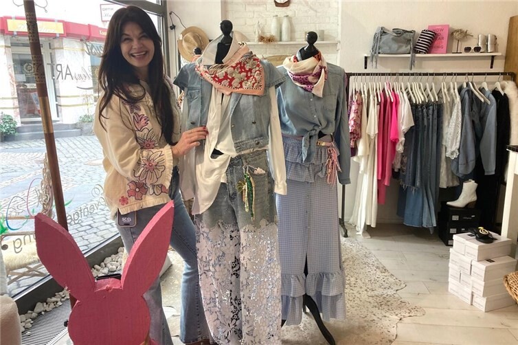 Ein gewogener Blick lohnte sich auch auf die aktuell angesagte Frühjahrsmode, die  meist bei den Damen auf großes Interesse stieß.