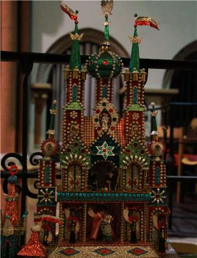 Ein glitzerndes Krippenschloss aus Polen