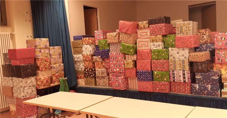 Ein großer Berg an Geschenken ist nun auf dem Weg nach Rumänien.