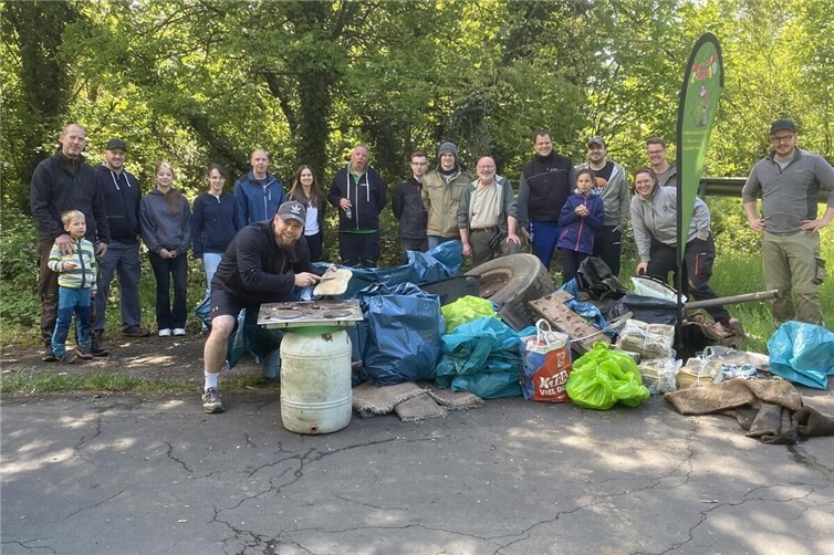 Ein großer Müllberg türmte sich nach der Aktion auf.