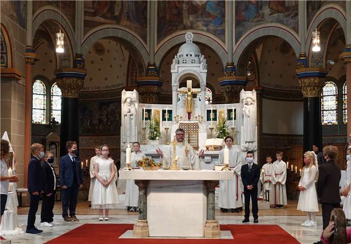 Ein großer Tag für die Kinder, die am Samstag in Bad Neuenahr ihre erste heilige Kommunion empfingen. Foto: Weber