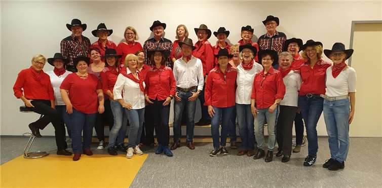 Ein großer Teil der ALL COUNTRY MUSIC DANCERS.Fotos: privat