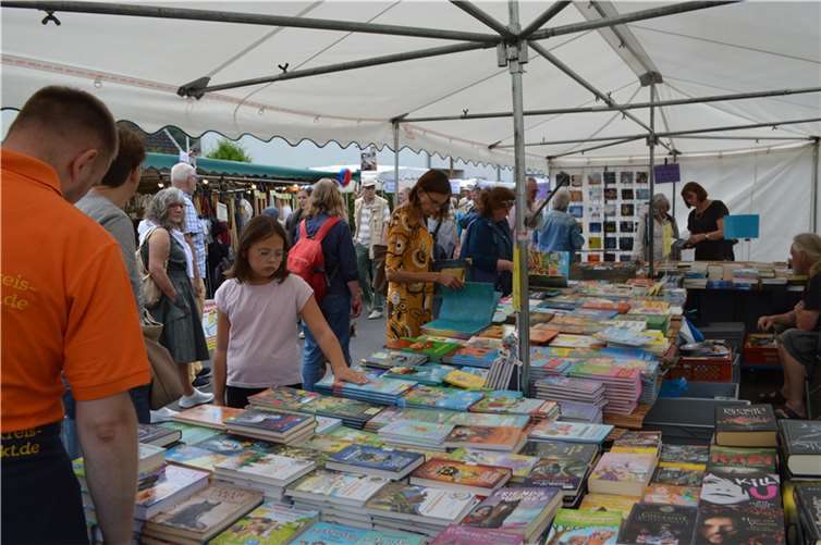 Ein großes Angebot an Büchern war vorhanden.