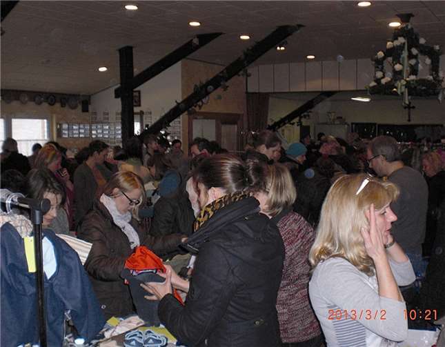 Ein großes Angebot an Frühlingsbekleidung und vielem mehr wurde den Käufern geboten. privat