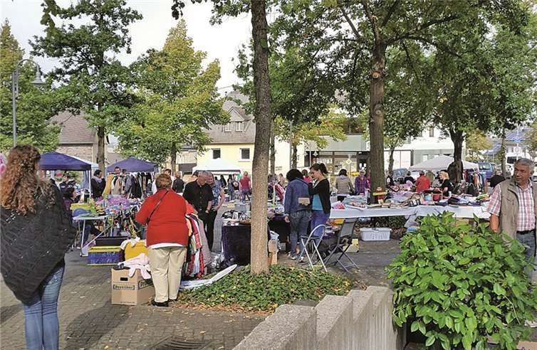 Ein großes Angebot lockte die Besucher auf den diesjährigen Ochtendunger Trödelmarkt. privat