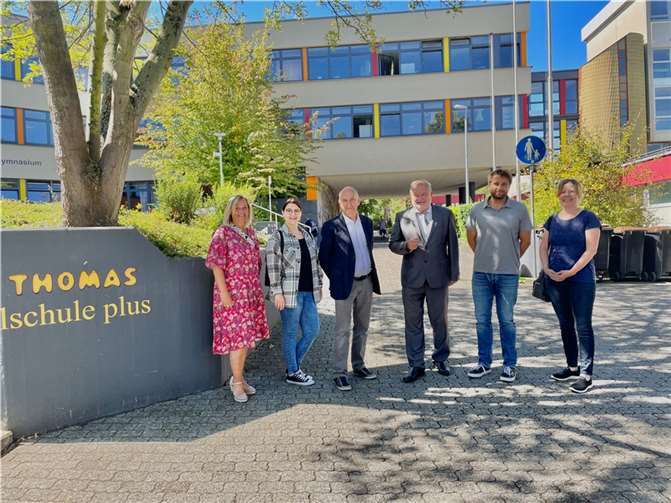 Ein gutes Gespräch über die Entwicklung der St. Thomas Realschule plus: v.l. Anja Niemann, Carina Peitz, Hans-Georg Hansen, Schulleiter Leupold, pädagogischer Koordinator Peter Skrzynecki und Anja Langenbahn. Quelle: CDU Andernach