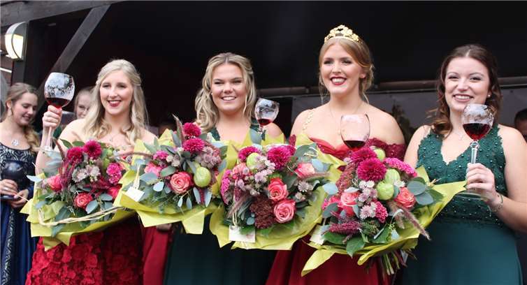 Ein harmonisches Quartett: die Mayschosser Weinköniginnen 2018/2019 und 2019/2020. Fotos: DU