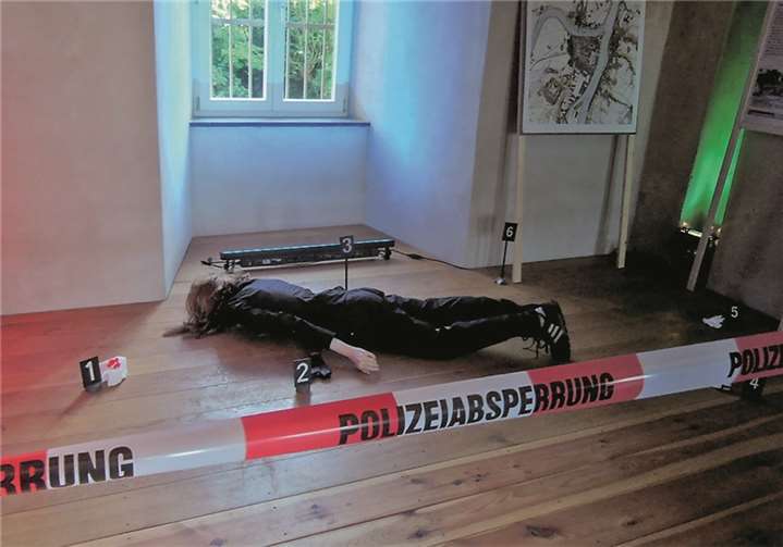 Ein inszenierter Tatort war zu sehen.