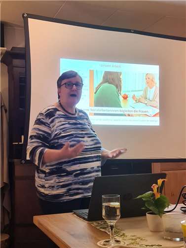 Ein interessanter und kurzweiliger Vortrag von der Vorsitzenden von SOLWODI, Frau Dr. Maria Decker.Foto: I. Meumerzheim