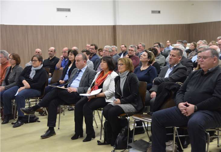 Ein interessiertes und aufmerksames Publikum kam in der Königsseehalle von Oberdürenbach zusammen.