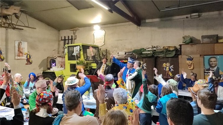 Ein jährliches Highlight im Vereinskalender ist das Wagenbaufest, bei Jung und Alt gemeinsam Fastnacht feiern.