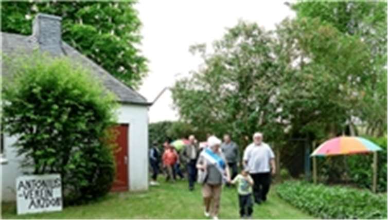 Ein kleiner Festumzug rundet das Fest ab.CEW