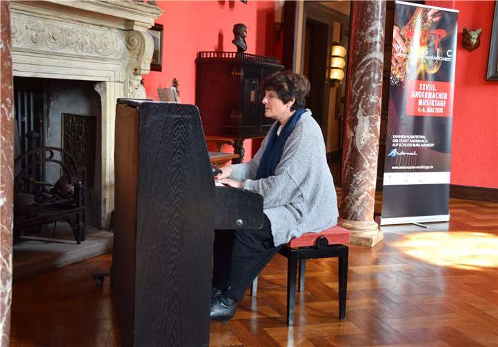 Ein kleines Konzert am Klavier als Appetithappen von Nina Tichmann.