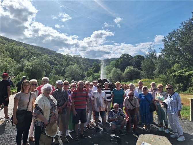 Ein kurzer Fußweg führte zum Gelände des Geysirs.  Foto: Eva Sobotka