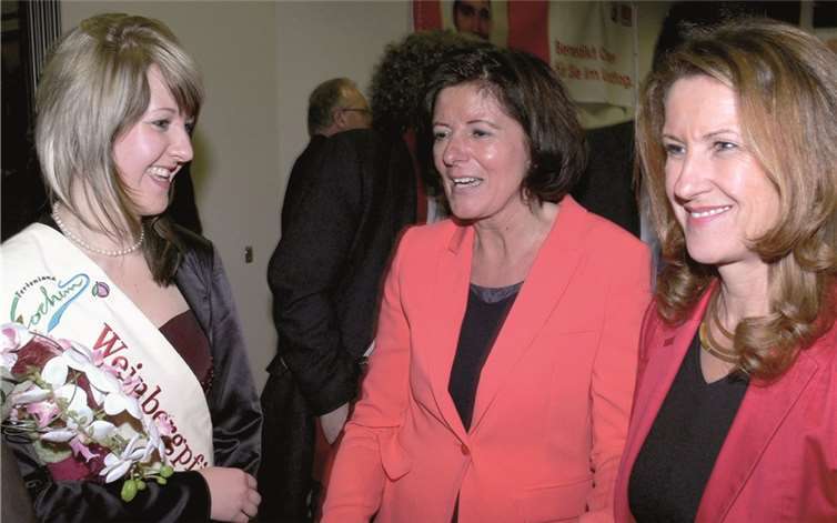 Ein kurzer Plausch mit der Cochemer Pfirsichblütenfee, als Vertreterin zahlreicher Gekrönter im Landkreis.TE