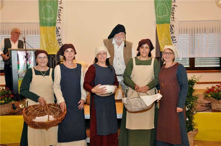 Ein kurzes Theaterstück welches die Geschichte der ersten urkundlichen Erwähnung des Ortes darstellte wurde aufgeführt. .