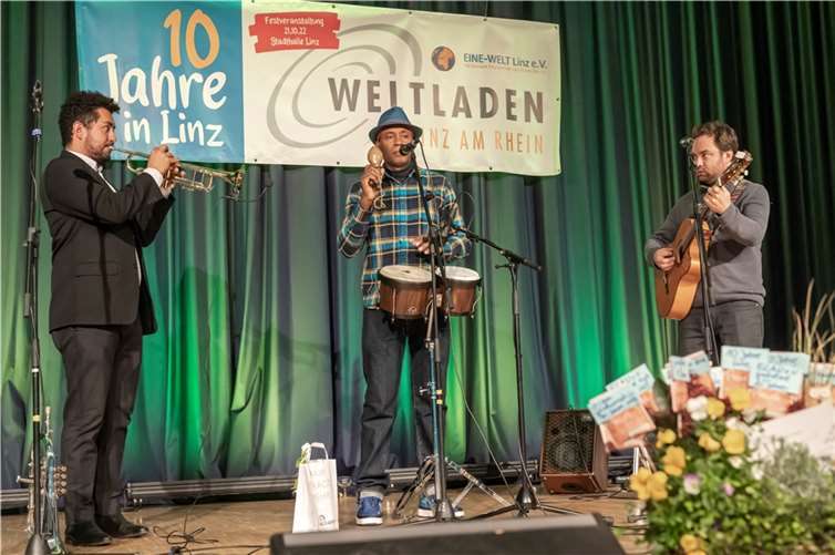 Ein kurzweiliges Programm mit Live-Acts unterhielt das Publikum.  Fotos: Eine-Welt Linz