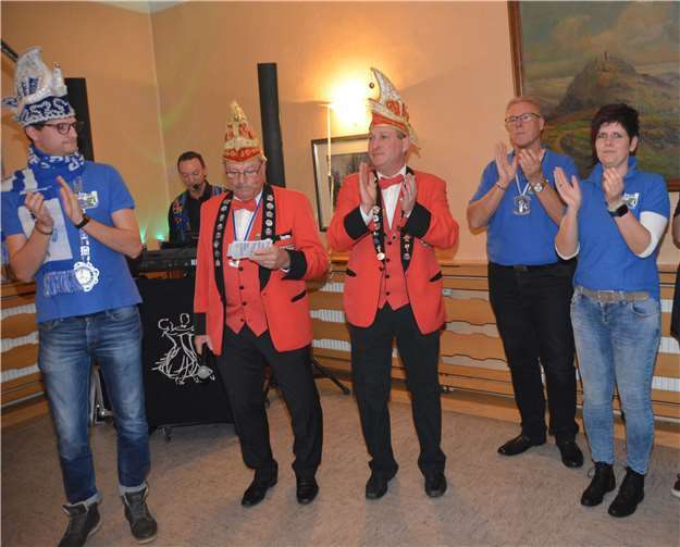 Ein letztes Mal durfte Prinz Patrick die Kappe mit den schönen Federn tragen.