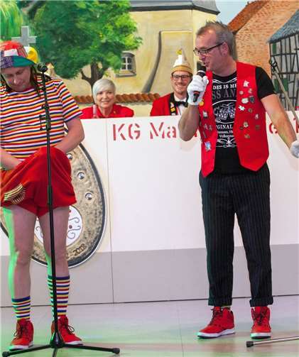 Ein lustiges Zwiegespräch präsentierten „Der Een un der Anner“.