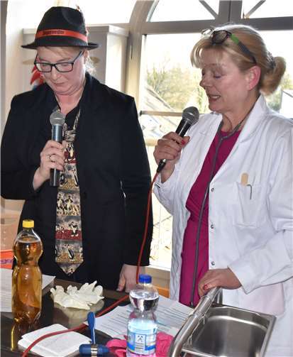 Ein lustiges Zwiegespräch zwischen Ärztin und Patientin sorgte für viele Lacher.