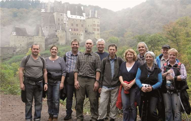Ein märchenhafter Blick bot sich den Wanderern auf die Burg Eltz. privat
