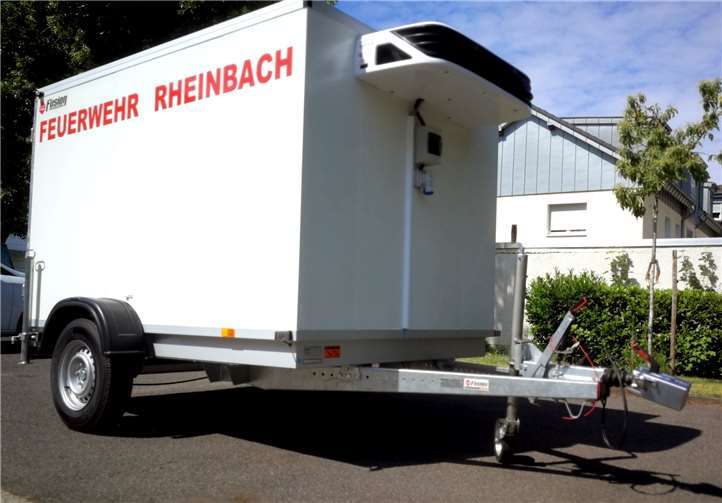 Eine großzügige Spende  Ein moderner Kühlanhänger, der für die Lebensmittellogistik zugelassen ist, wurde der Feuerwehr übergeben.Foto: privat