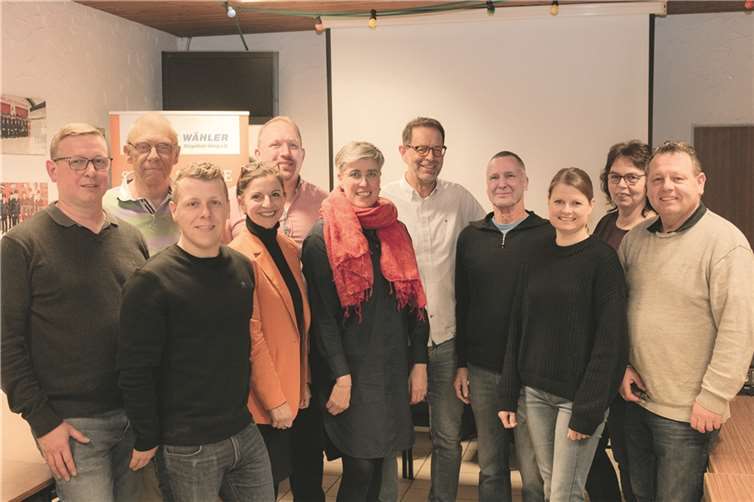 Ein motiviertes Team stellt die FWG für die Wahl des Ortsbeirates in Bad Bodendorf (v.l.): Michael Bell, Michael Küpper, Fabian Liedthe, Theresa Ueberbach, Markus Plenz, Melanie Hürlimann, Jürgen Werf, Gerold Schreyer, Nora Mönch und Elke von Rauchhaupt mit noch Ortsvorsteher Alexander Albrecht.  Fotos: Reiner Friedsam