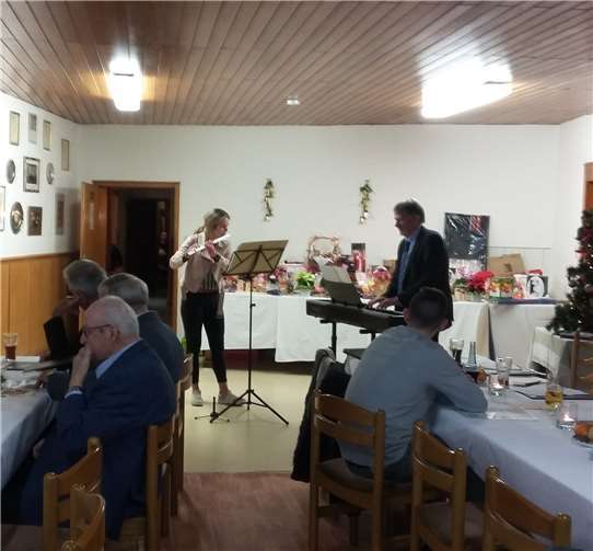 Ein musikalischer Beitrag von Jaqueline Ungefug (Querflöte) mit Klavierbegleitung des Chorleiters Wolfram Schenk.privat