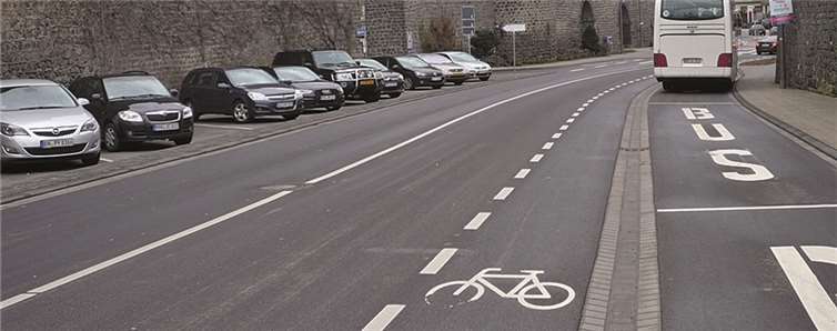 Ein neu angelegter Radweg auf dem Boemundring. F. G. Bell