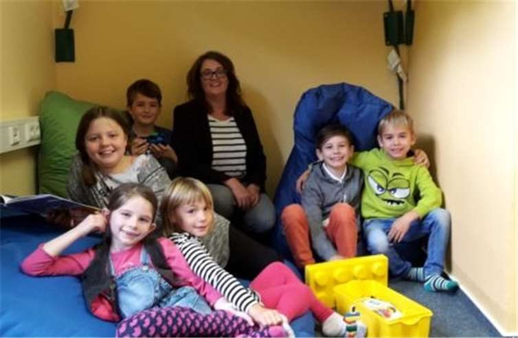 Ein neuer Lese- und Pausenraum im ehemaligen Eingangsbereich des alten Schulgebäudes in Wershofen konnte seiner Bestimmung übergeben werden. privat