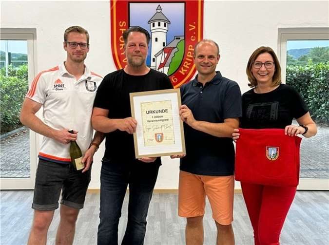 Ein neuer Meilenstein für den SV Kripp in seiner 78-jährigen Vereinsgeschichte: Mit Ingo Schmidt-Ebert wurde am 29. Juni das 1.000. Vereinsmitglied begrüßt.  Foto: SV Kripp / René Göttlicher