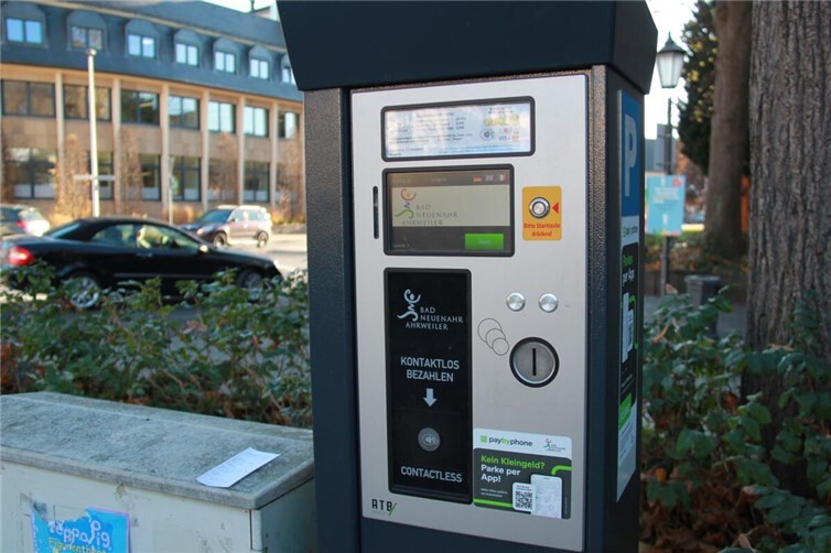 Ein neuer Parkscheinautomat am Niedertor.  Fotos: GS