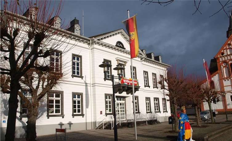 Ein neuer Streitfall im Sinziger Rathaus sorgt für Aufruhr.Fotos: RASCH/ROB/Archiv