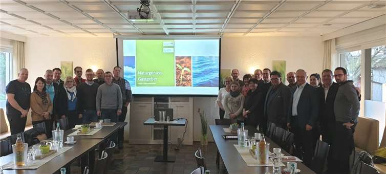 Ein neues Gemeinschaftsprojekt im Landkreis Neuwied will Gastronomie und Regionalerzeuger enger vernetzen. Zur Auftaktveranstaltung trafen sich auf Einladung von Naturpark Rhein-Westerwald und der Wirtschaftsförderung des Landkreises Neuwied interessierte Betriebe aus Gastronomie, Hotellerie und der landwirtschaftlichen Regionalerzeugung.