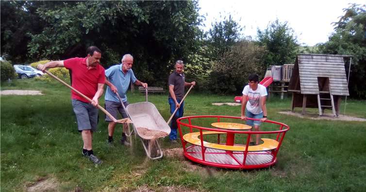 Ein neues Karussell wurde auf dem Spielplatz aufgestellt.Foto: privat